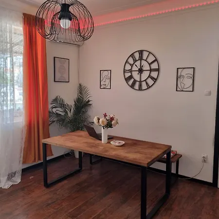 Hostel Downtown And Belgrade